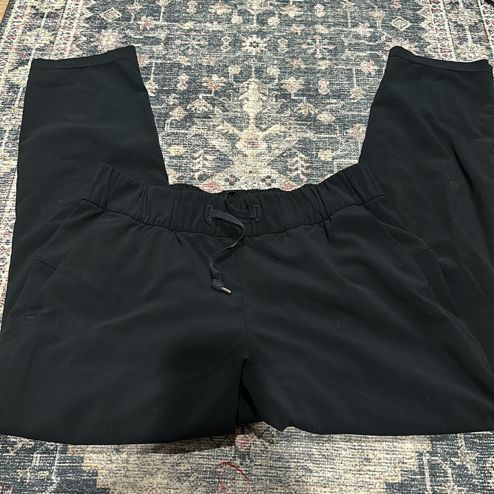 Lululemon cropped size 6 black